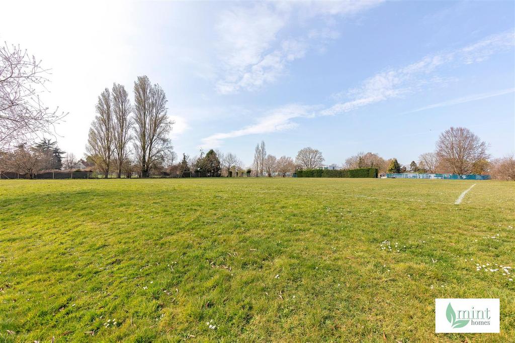 15 Engliff Lane Pyrford Woking Surrey GU22 8 S