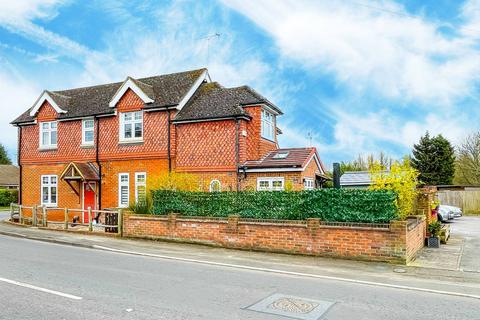 1, The Old Post House Fox Corner, Worplesdon, Guildford, GU3 3PP