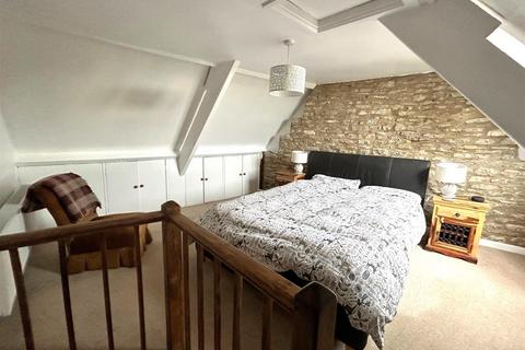 74 Abbey Row, Malmesbury, SN16 0AQ