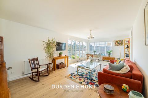 2 bedroom apartment for sale, The Hollies, Wanstead E11