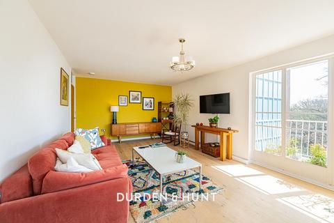 2 bedroom apartment for sale, The Hollies, Wanstead E11