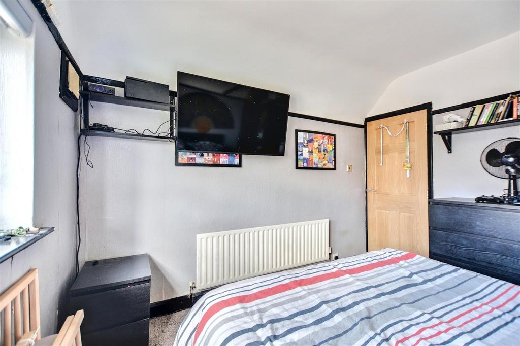 Bedroom 1 2.jpeg
