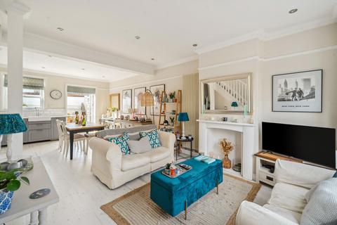 2 bedroom end of terrace house for sale, Wycliffe Road, London, SW11
