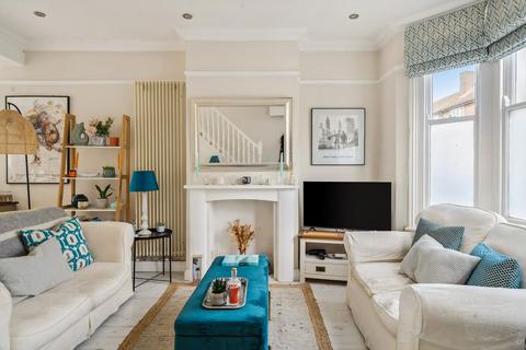 2 bedroom end of terrace house for sale, Wycliffe Road, London, SW11