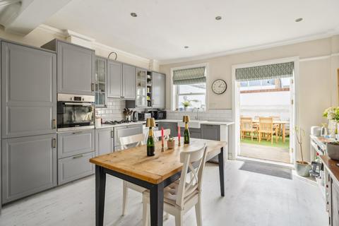 2 bedroom end of terrace house for sale, Wycliffe Road, London, SW11