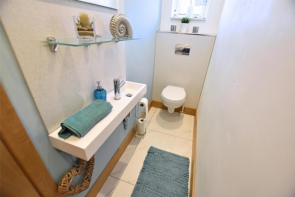 Cloakroom/wc