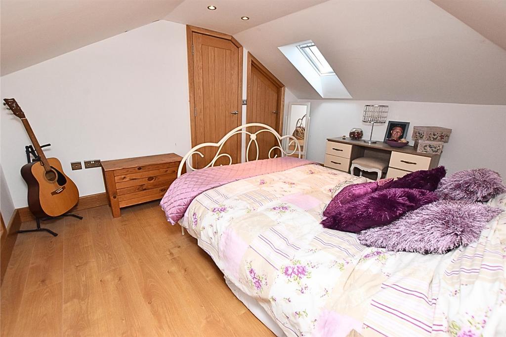 Fifth bedroom