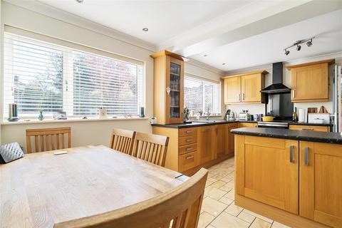 35 Bramling Avenue, Yateley, GU46 6NX