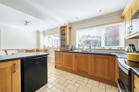 35 Bramling Avenue, Yateley, GU46 6NX