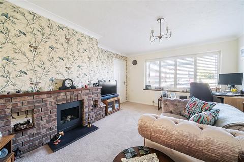 35 Bramling Avenue, Yateley, GU46 6NX
