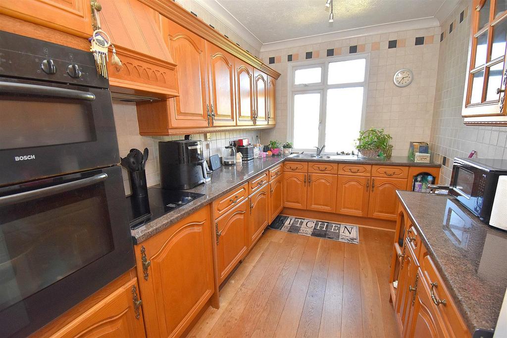 Kitchen.JPG
