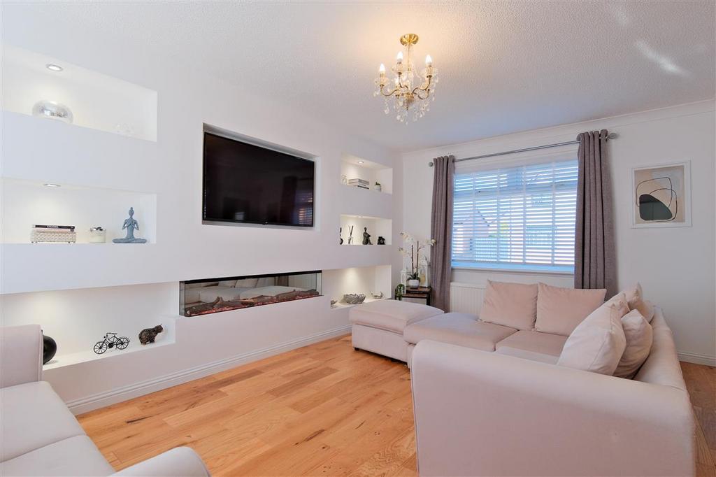 Living Room / Dining
