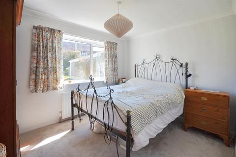 23 Clarendon Close, Gillingham, SP8 4NL