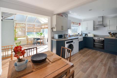 23 Clarendon Close, Gillingham, SP8 4NL