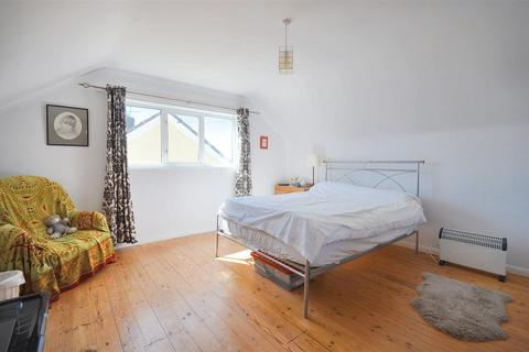 23 Clarendon Close, Gillingham, SP8 4NL
