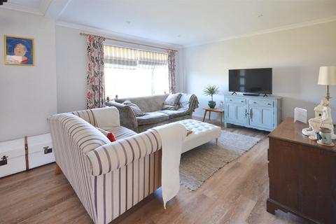 23 Clarendon Close, Gillingham, SP8 4NL