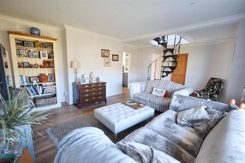 23 Clarendon Close, Gillingham, SP8 4NL