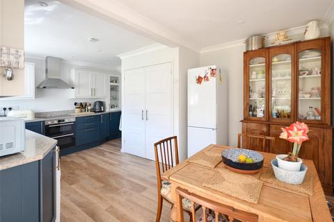 23 Clarendon Close, Gillingham, SP8 4NL