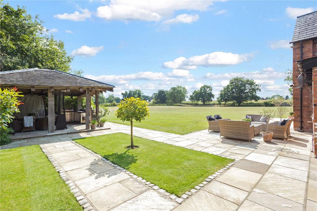 Outdoor Kitchen