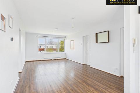 3 bedroom flat for sale, Fayerfield, Potters Bar