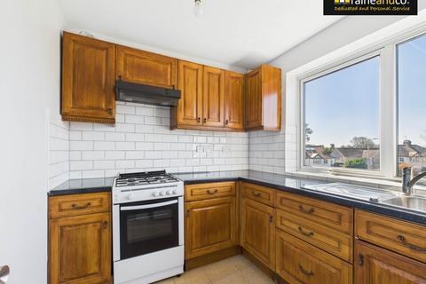 3 bedroom flat for sale, Fayerfield, Potters Bar