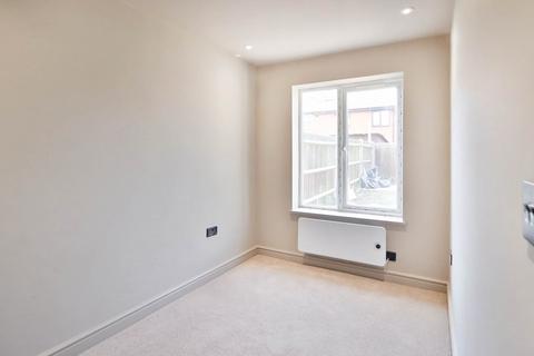 65 Springfield Place, New Malden, KT3 3LP