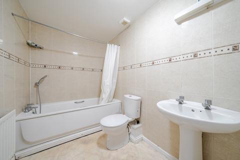 10 High Tor View, London, SE28 0LN