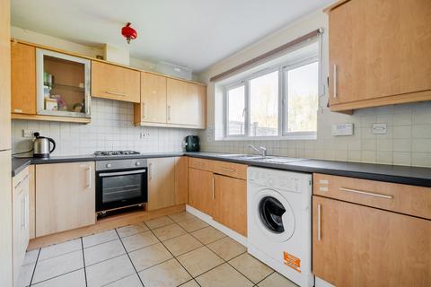 10 High Tor View, London, SE28 0LN