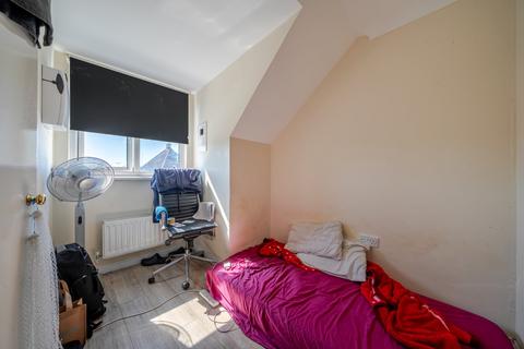 10 High Tor View, London, SE28 0LN