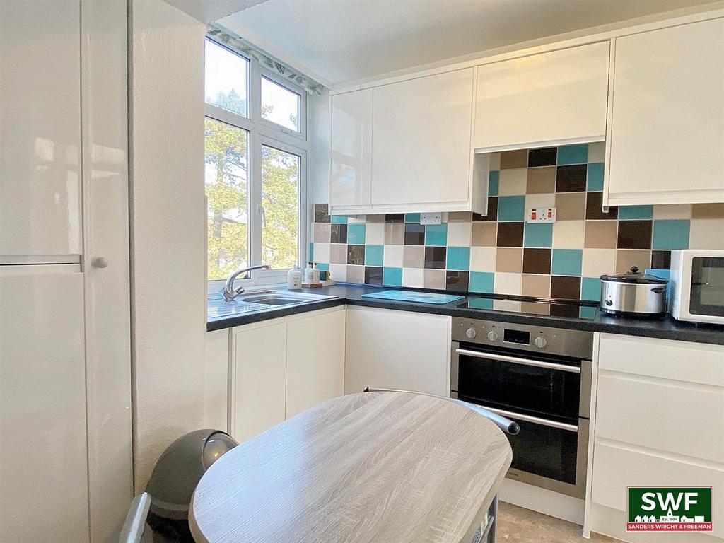 Kitchen2.jpg
