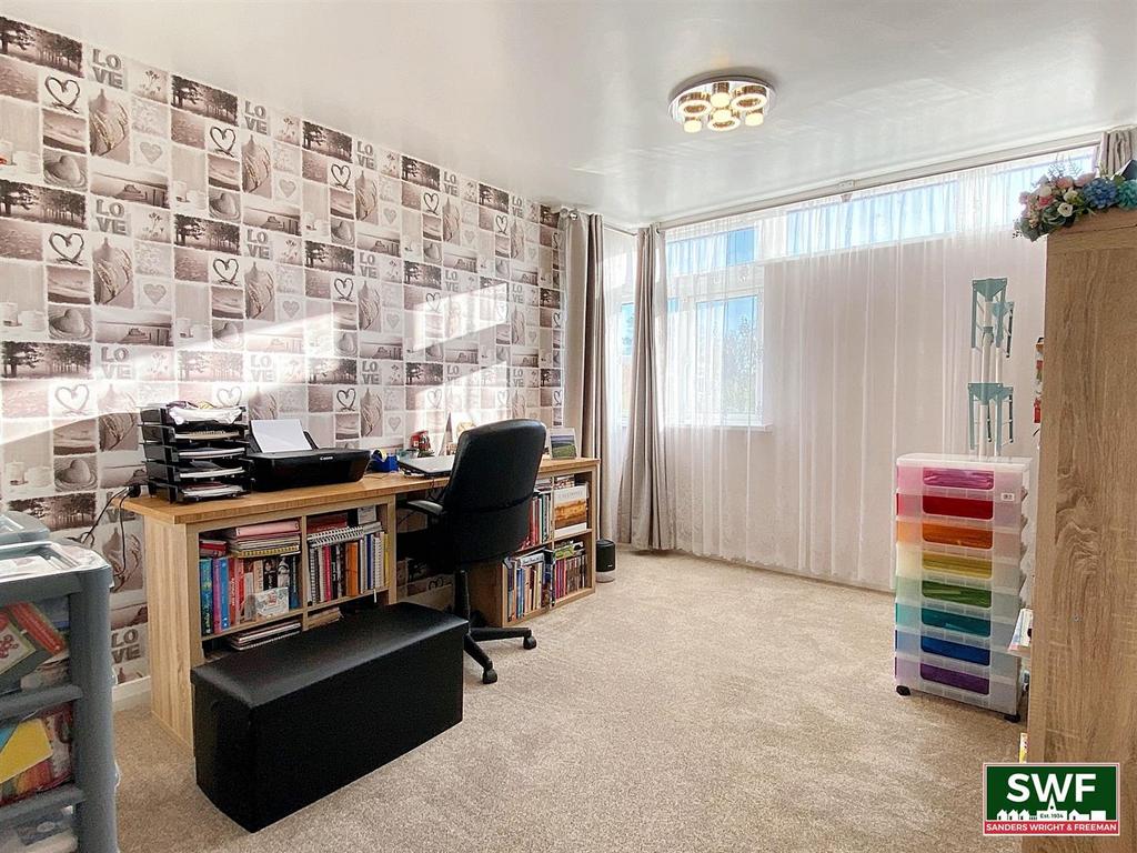 Bedroom 1.jpg