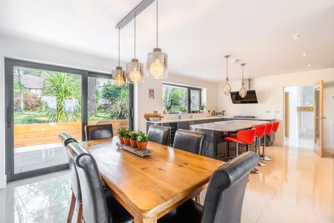 32 Beech Close, Broadstone, BH18 9NJ