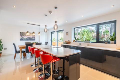 32 Beech Close, Broadstone, BH18 9NJ