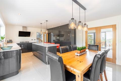 32 Beech Close, Broadstone, BH18 9NJ
