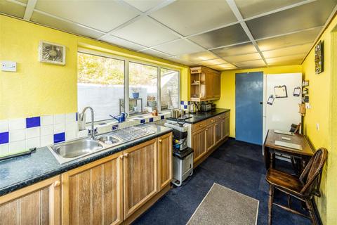 4 bedroom detached house for sale, Bradford Road, Huddersfield HD2