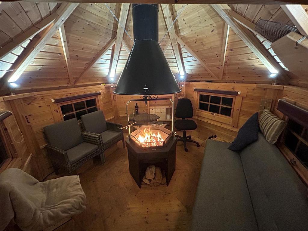 BBQ Hut.jpg
