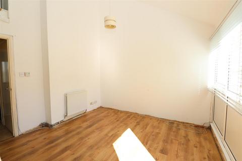 3 bedroom terraced house for sale, Kingsfold, Bradville, Milton Keynes