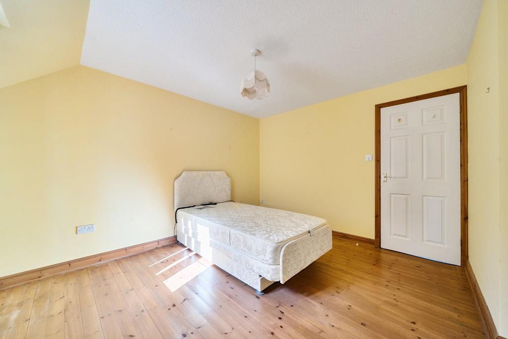 Bed 1 view.jpg
