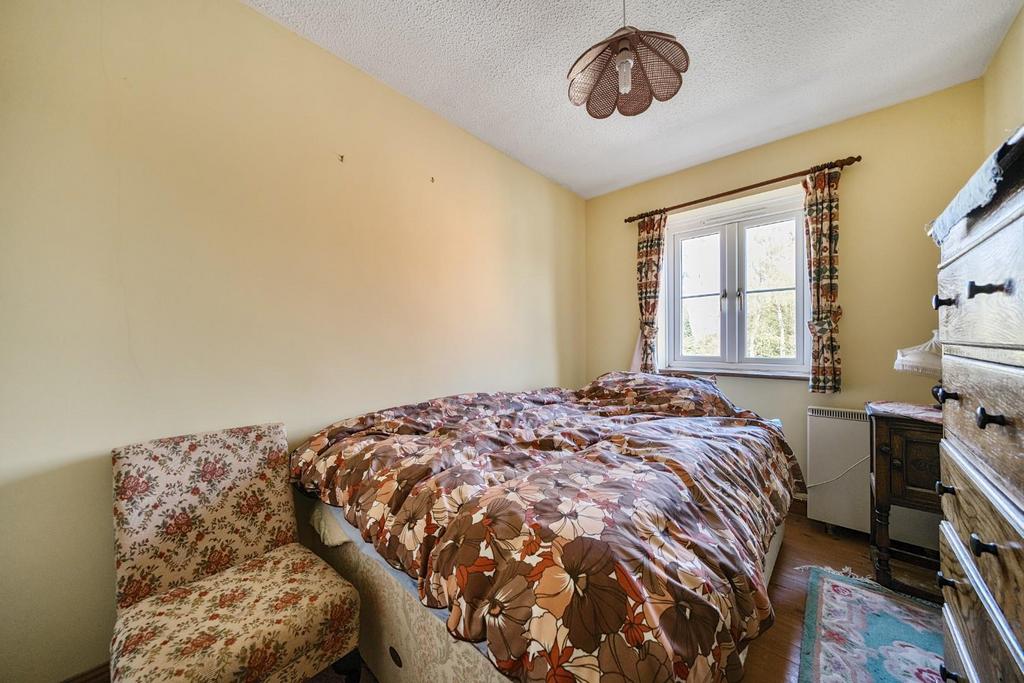 Bed 2 corner.jpg