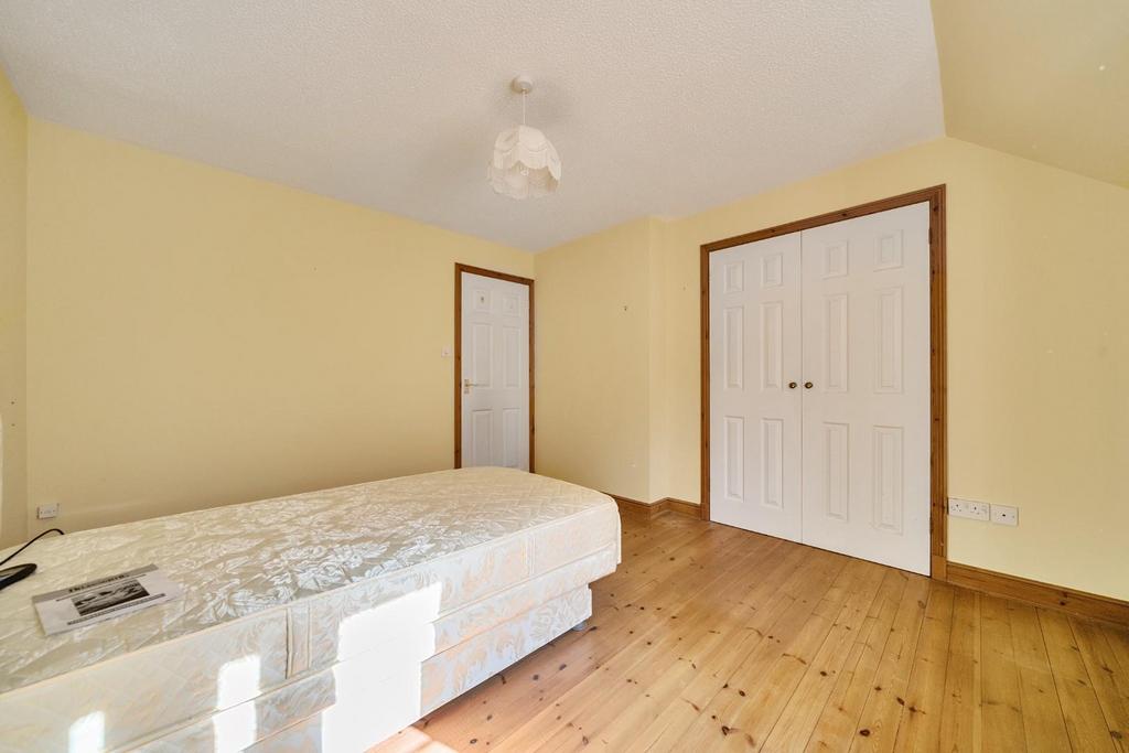 Bed 1 corner.jpg