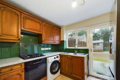 3 bedroom terraced house to rent, Bicknor Road, Maidstone