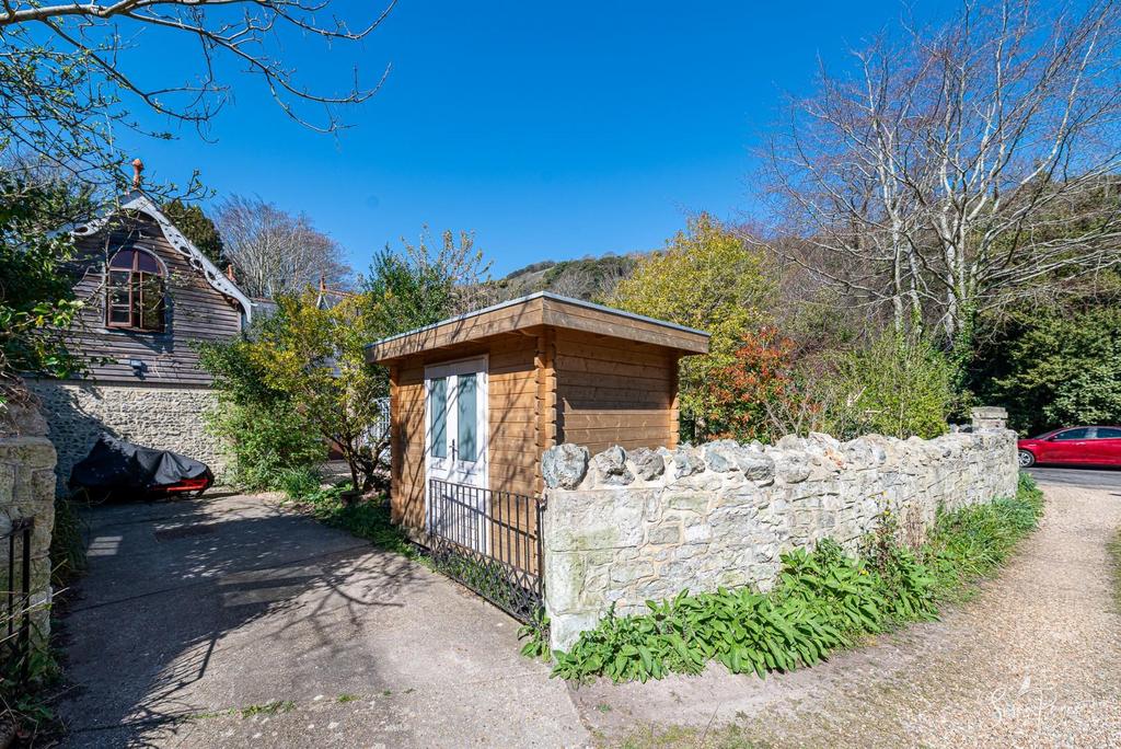 Entrance/Driveway