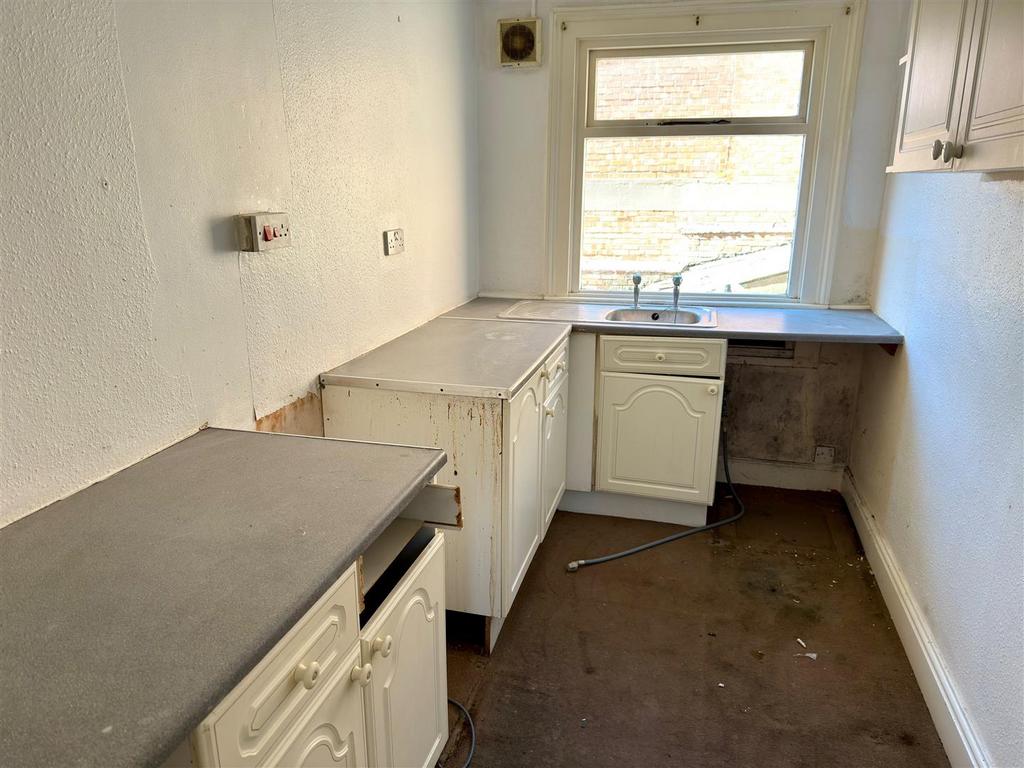FLAT KITCHEN.jpg