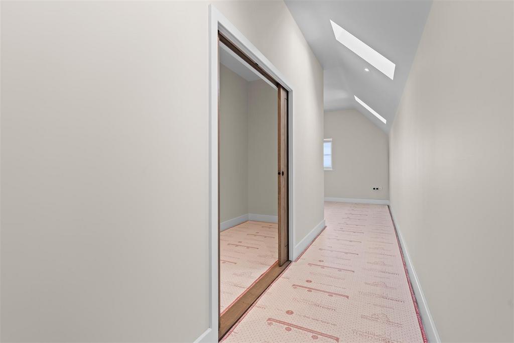 Walk in wardrobe/dressing room