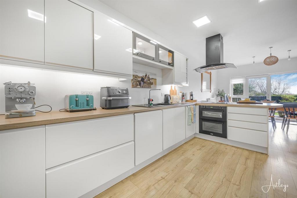 Kitchen/Breakfast Room