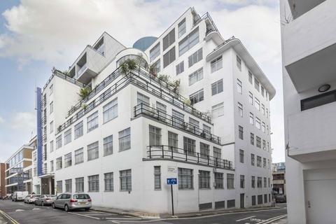 Studio to rent, Saffron Hill, London EC1N