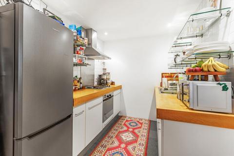 Studio to rent, Saffron Hill, London EC1N