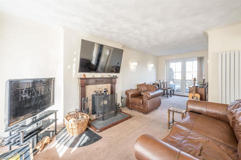 3 bedroom semi-detached house for sale, Kingsley Road, Kingswinford, DY6 9RR