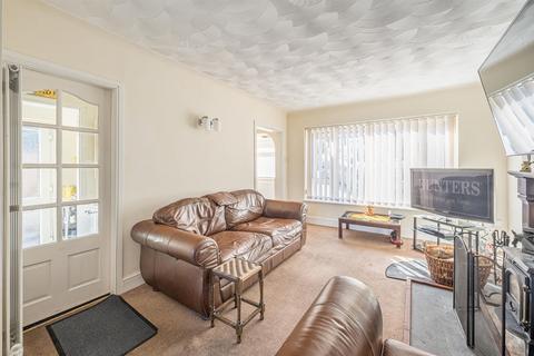 3 bedroom semi-detached house for sale, Kingsley Road, Kingswinford, DY6 9RR