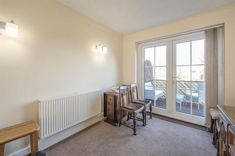 3 bedroom semi-detached house for sale, Kingsley Road, Kingswinford, DY6 9RR